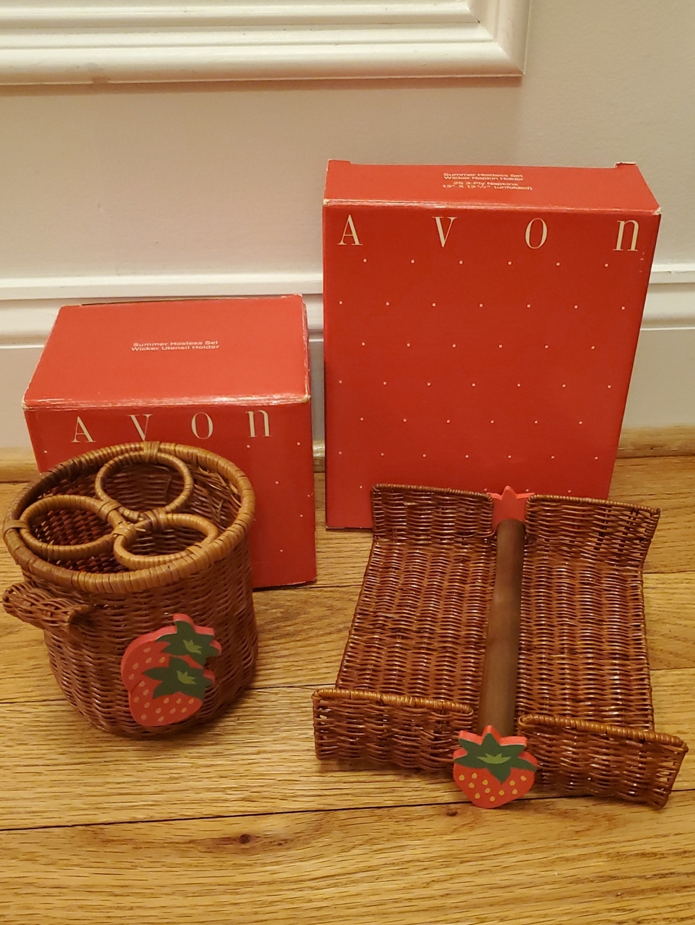 Vintage Avon Summer Hostess Wicker Set Strawberries 🍓